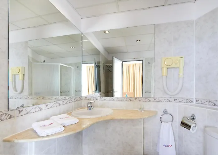 מלון Fiesta M & Marlin סאני ביץ'