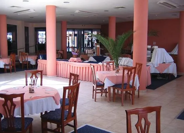 Fiesta M & Marlin מלון