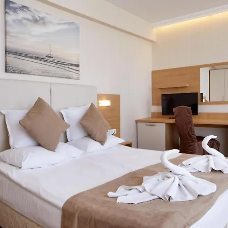 Fiesta M & Marlin 4*